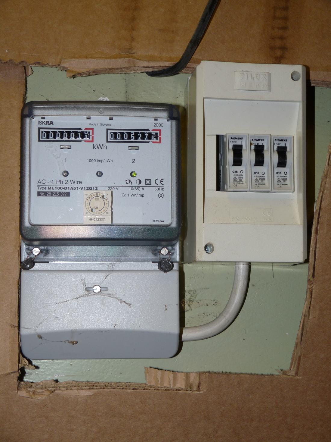 An electricity meter with circuit breakers