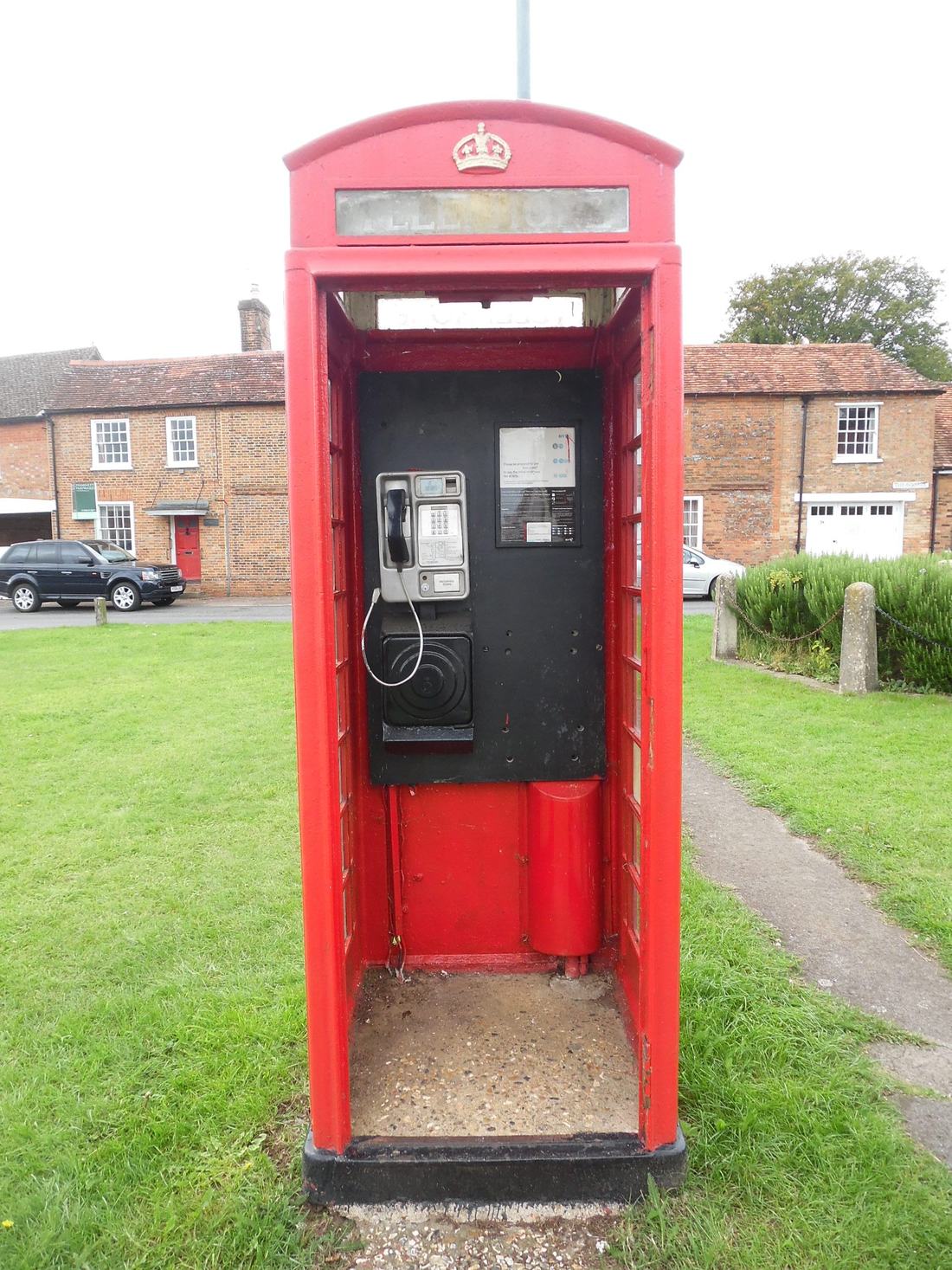 A red K6 telephone box in Brill